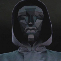 Маска из сериала Игра в Кальмара черная - маска Ведущего (Босса)