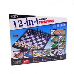Набір настільних ігор 12-в-1 з шахами.